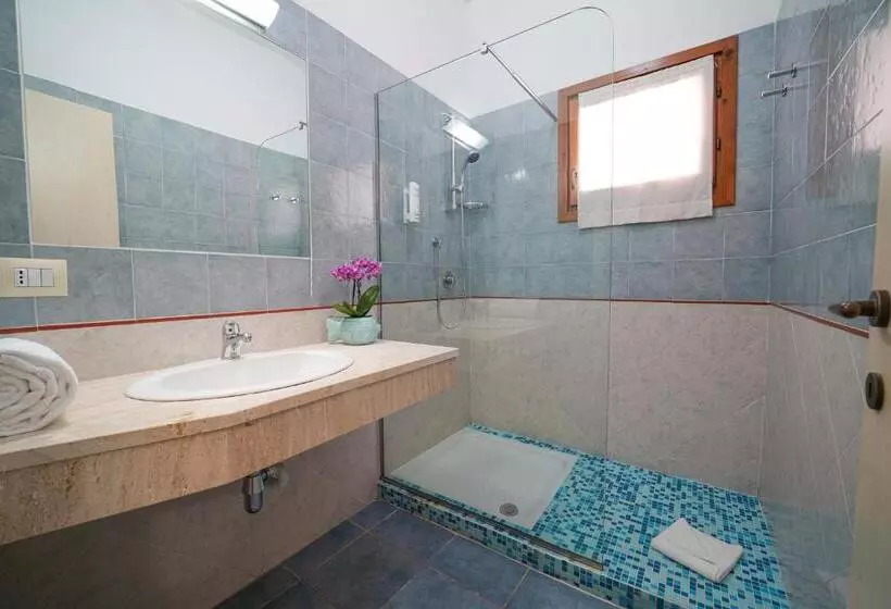 اتاق سوپریور چهار تخته, Cala Della Torre Resort