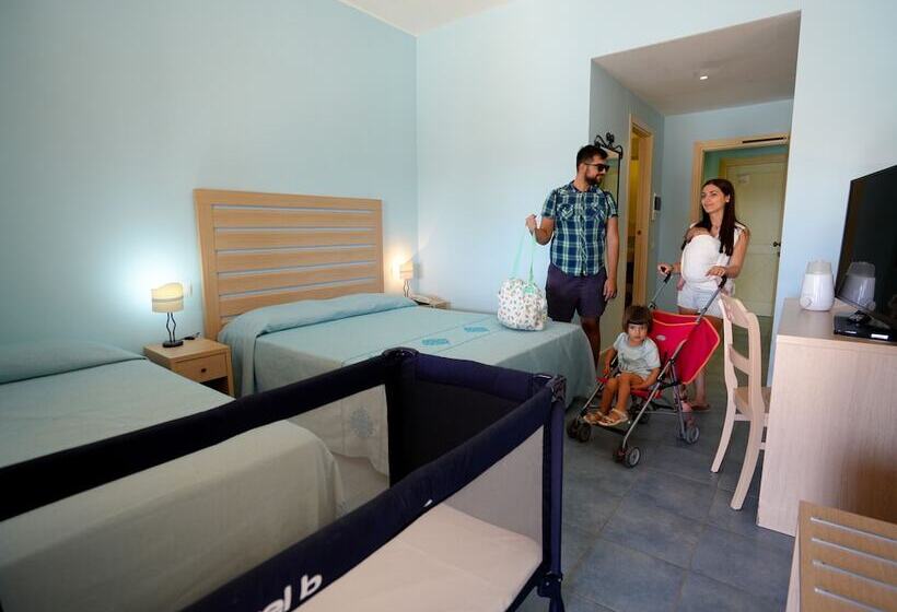 חדר סופריור לשלושה, Cala Della Torre Resort