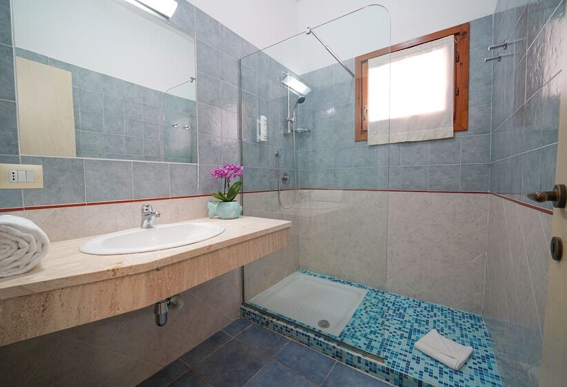 חדר סופריור לשלושה, Cala Della Torre Resort