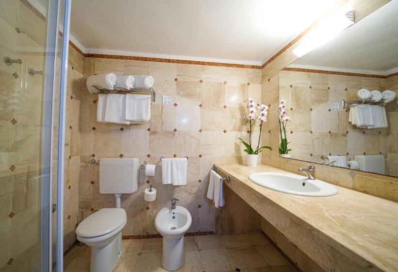 חדר פרמיום לארבעה, Cala Della Torre Resort