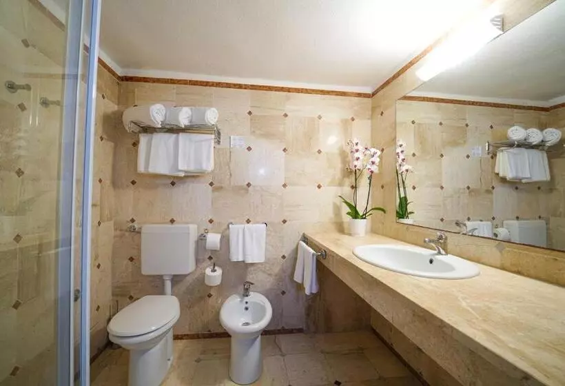 اتاق پریمیوم چهارنفره, Cala Della Torre Resort