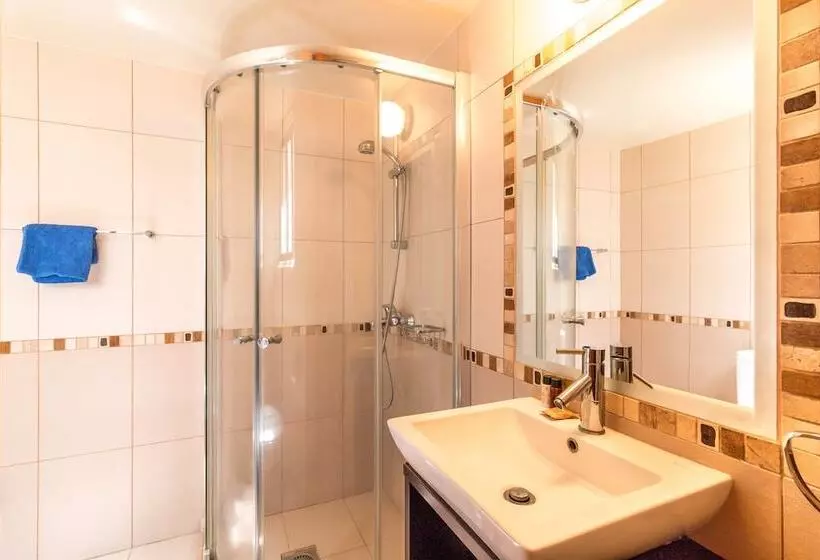 استودیو استاندارد با چشم‌انداز, Hill View Hotel Apartments