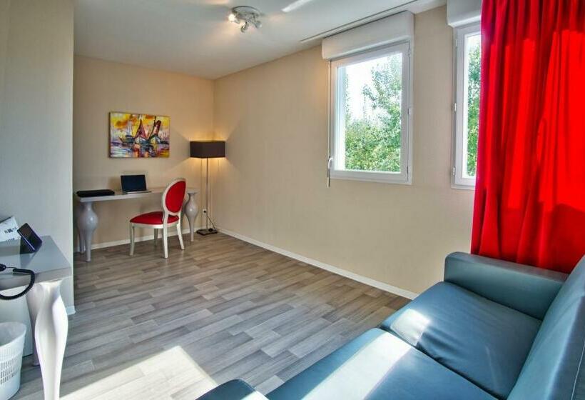 סוויטה, Adonis Hotel Bayonne