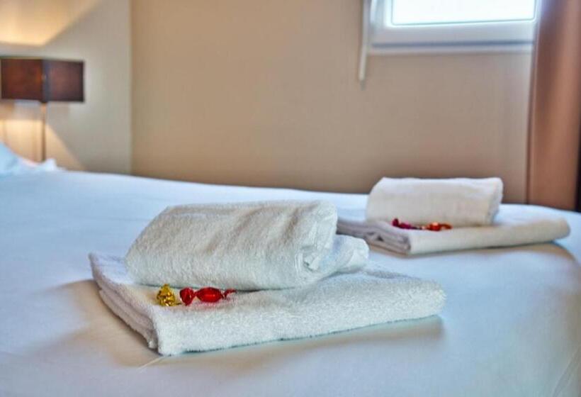 패밀리 룸, Adonis Hotel Bayonne