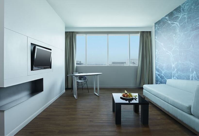 Juniorsviitti, Centara Life Government Complex Hotel & Convention Centre Chaeng Watthana