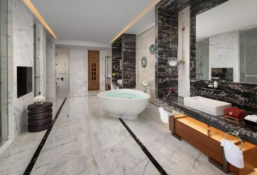 キングサイズベッドのスイートルーム, Intercontinental Kunming, An Ihg