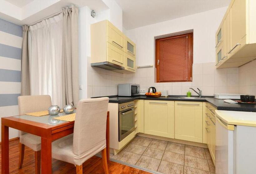 סטודיו סופריור, Lord Residence