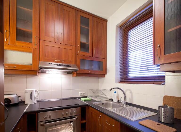 דירת חדר, Lord Residence