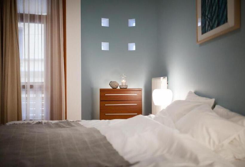 דירה בת חדר שינה 1 עם מרפסת, Lord Residence