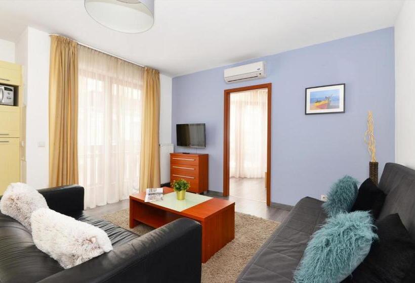 דירת חדר סופריור, Lord Residence