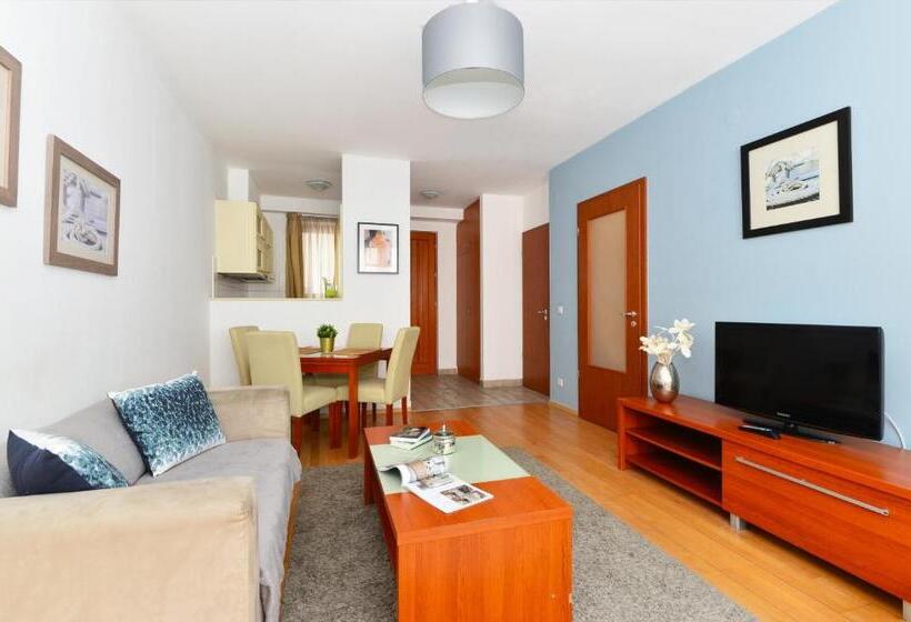 דירת חדר סופריור, Lord Residence