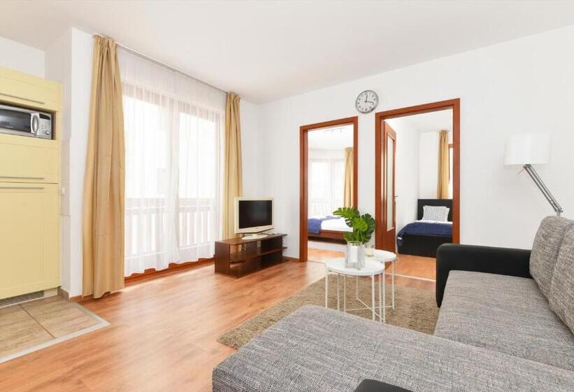 דירת שני חדרים, Lord Residence