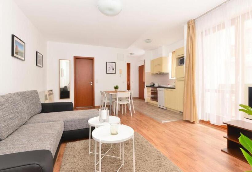 דירת שני חדרים, Lord Residence