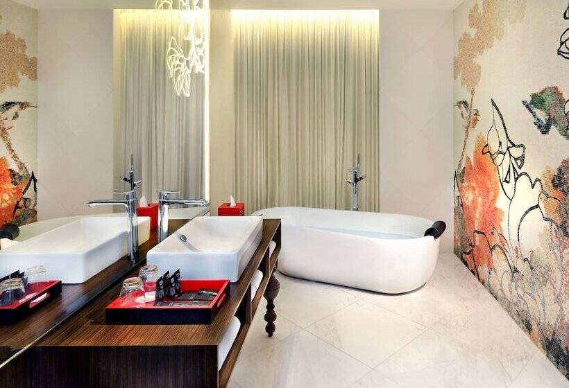 اتاق پرمیوم, Mira Moon