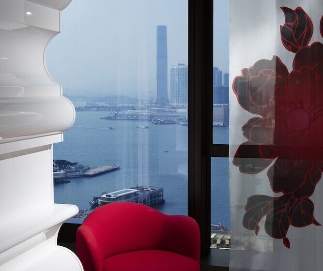 اتاق پرمیوم, Mira Moon