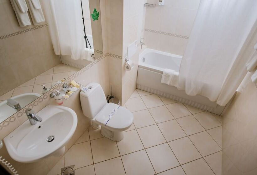 جناح جونيور, Nota Bene Hotel & Restaurant