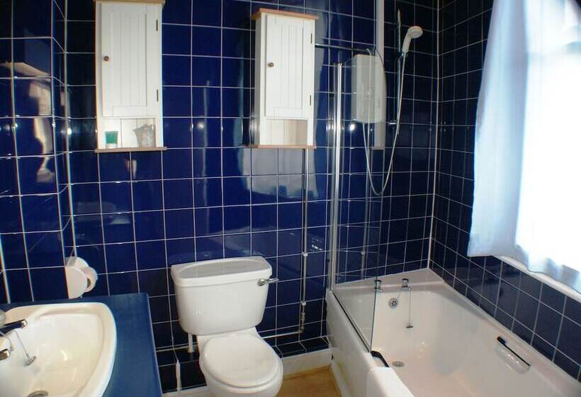 ファミリールーム, The Bank House