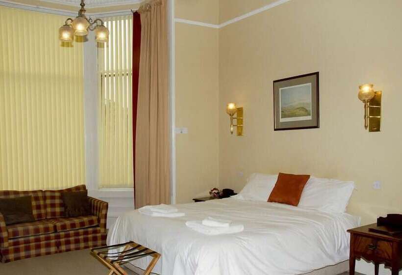 スタンダードルーム, The Guards