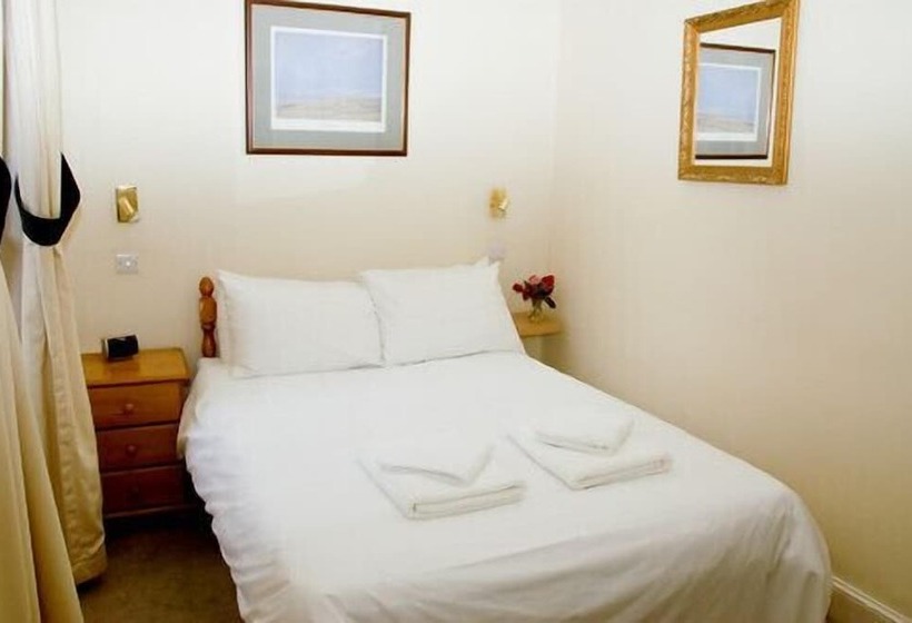 スタンダードトリプルルーム, The Guards