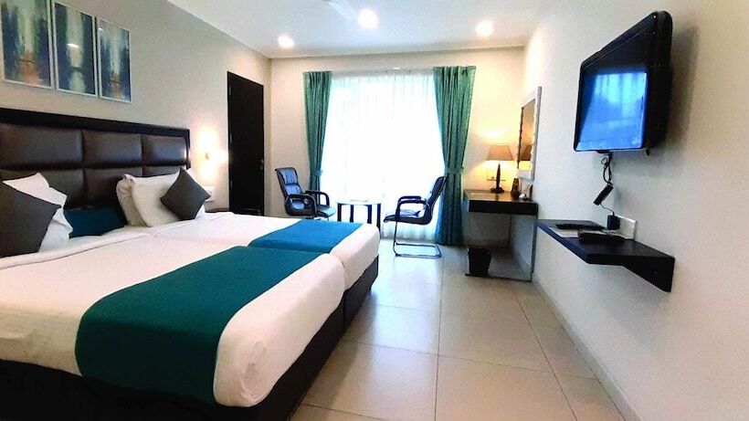 اتاق لوکس, The Hq