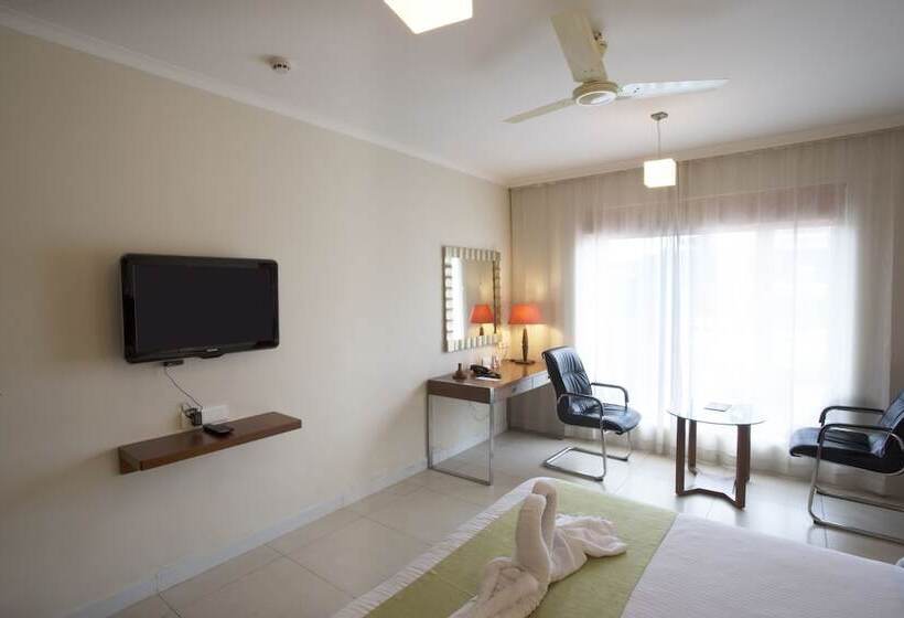 اتاق لوکس, The Hq