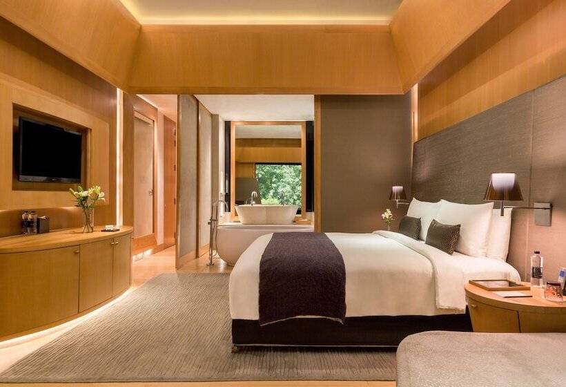 غرفة بريميوم مطلة على الحديقة, The Roseate