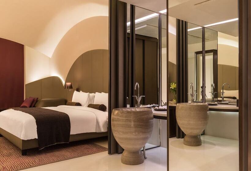 غرفة قياسية مطلّة علي الحديقة, The Roseate