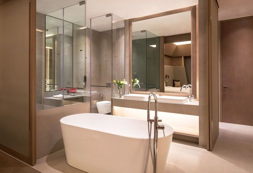 غرفة قياسية مطلّة علي الحديقة, The Roseate