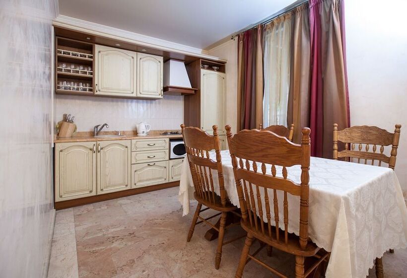 ویلای یک اتاق خوابه با استخر شنا, Villa Anna
