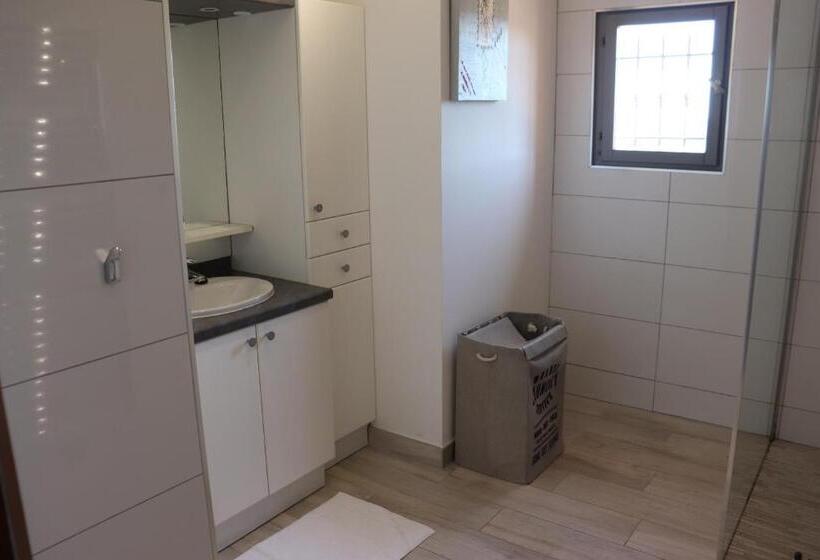 فيلا غرفة نوم واحدة مطلّة علي البحر, Résidence U Pirellu