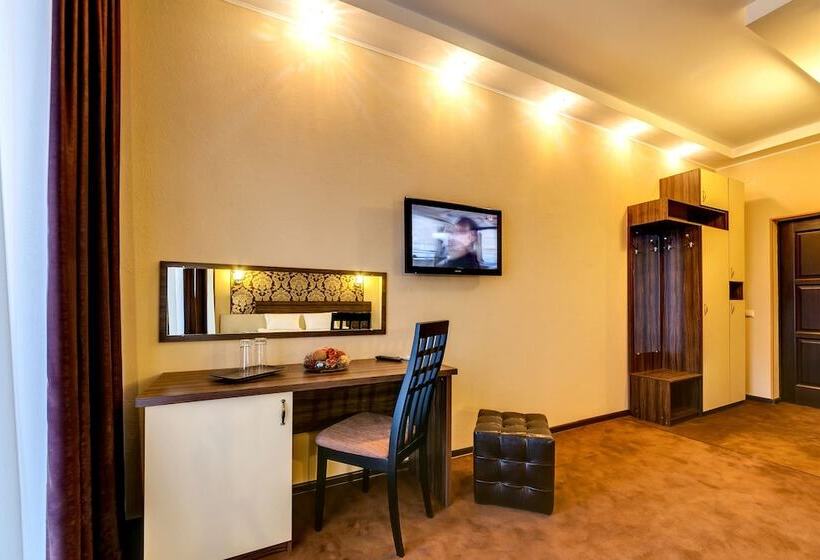 سوییت جونیور, Salvadore Holiday Hotel & Aqua Zone Gelendzhik