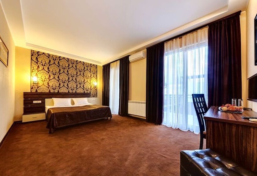 سوییت جونیور, Salvadore Holiday Hotel & Aqua Zone Gelendzhik