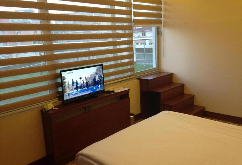 سوئیت جونیور با تراس, Asrın Business