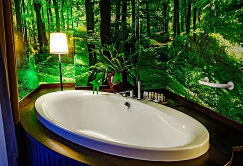 سوییت جونیور, Bristol Tradition And Luxury