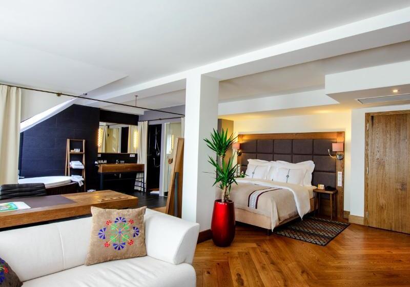 سوییت, Bristol Tradition And Luxury