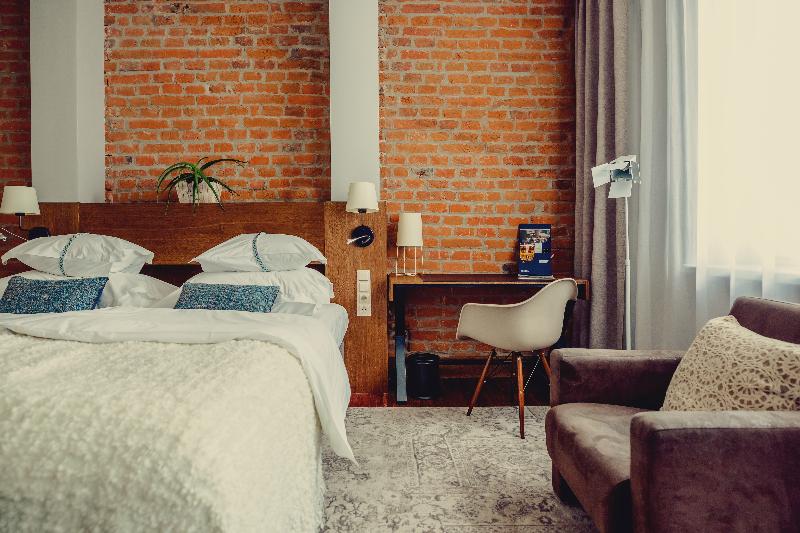 سوییت جونیور, Bristol Tradition And Luxury