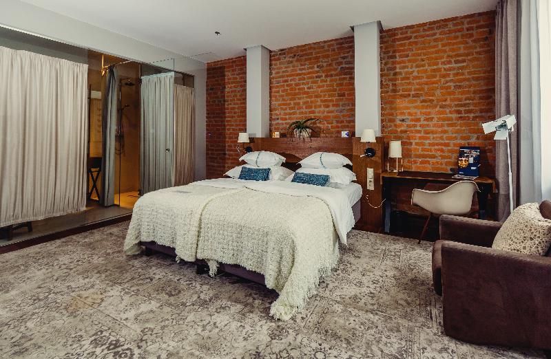 سوییت جونیور, Bristol Tradition And Luxury