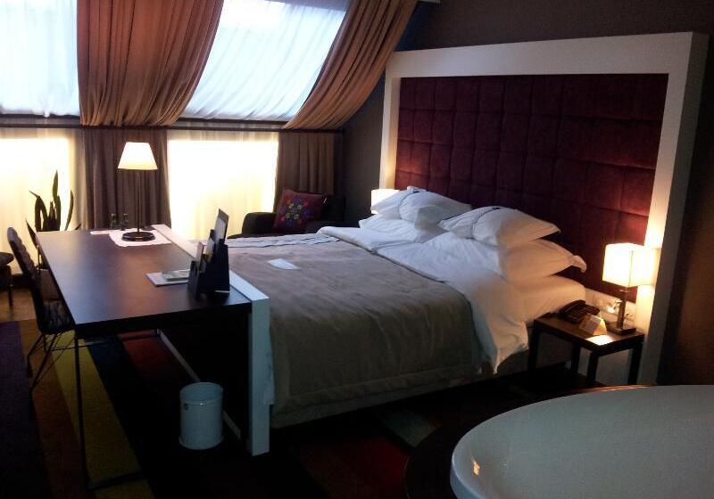 سوییت جونیور, Bristol Tradition And Luxury