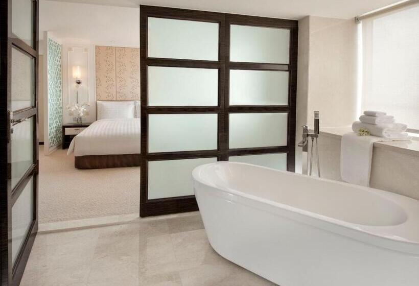 스탠다드 룸 킹사이즈 침대, Dorsett Chengdu