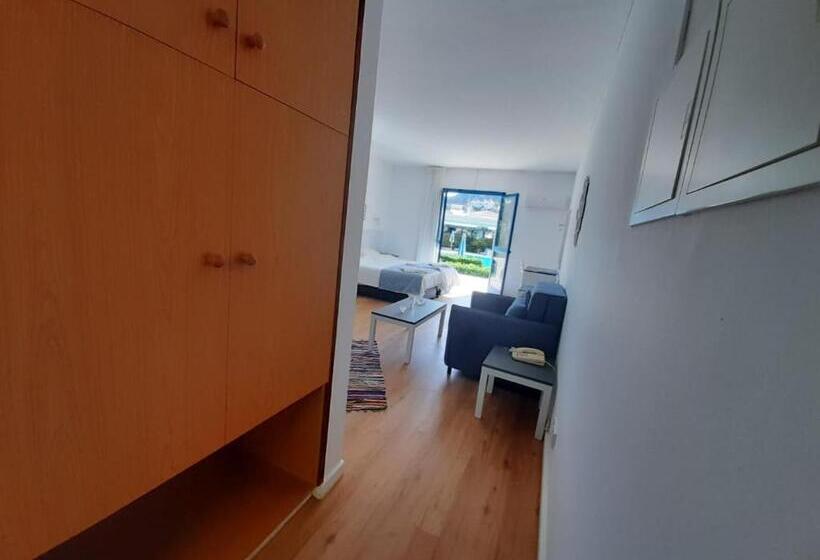 스탠다드 스튜디오, Hylatio Tourist Village