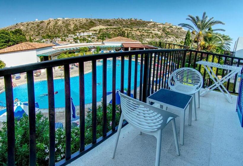 스탠다드 스튜디오, Hylatio Tourist Village