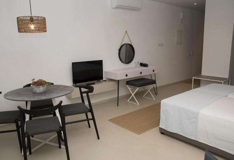 수피리어 스튜디오, Hylatio Tourist Village