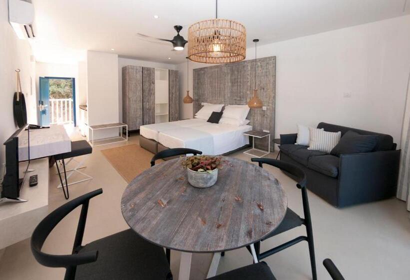 수피리어 스튜디오, Hylatio Tourist Village