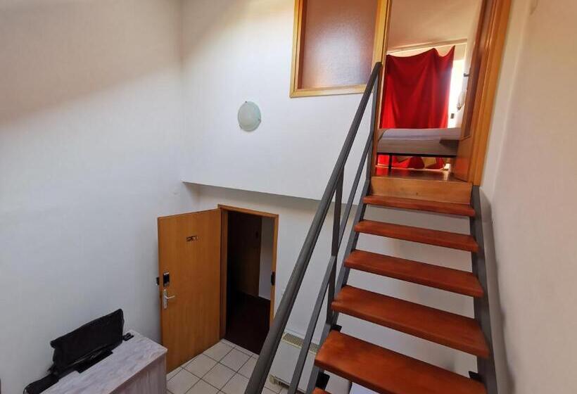 Triple Room Sea View, Pansion Karoca