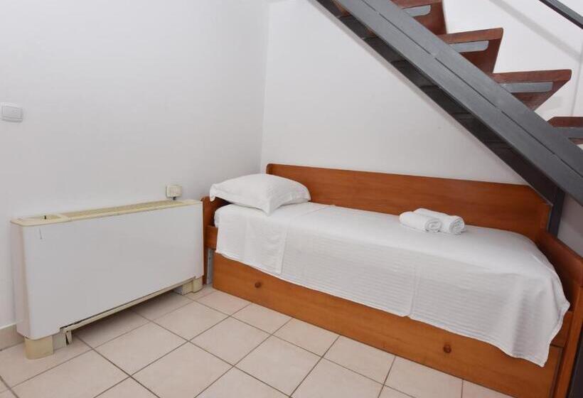 Triple Room Sea View, Pansion Karoca