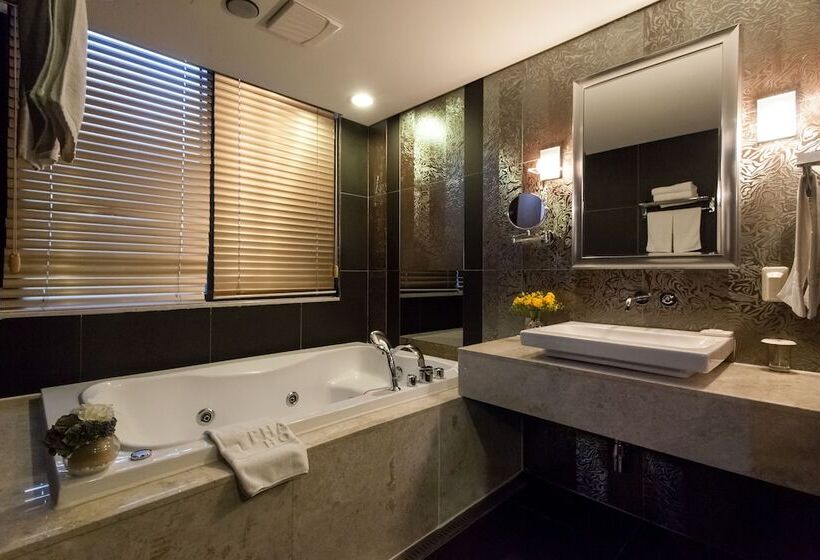 豪华房间, Pharos