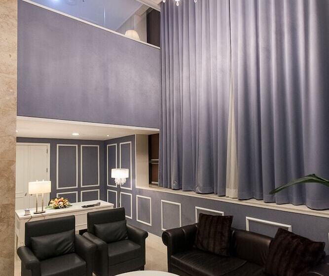 套房配有游泳池, Pharos