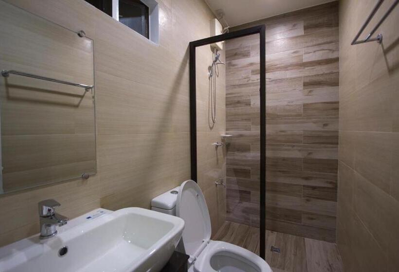 استودیوی سوپریور, Red Knight Gardens