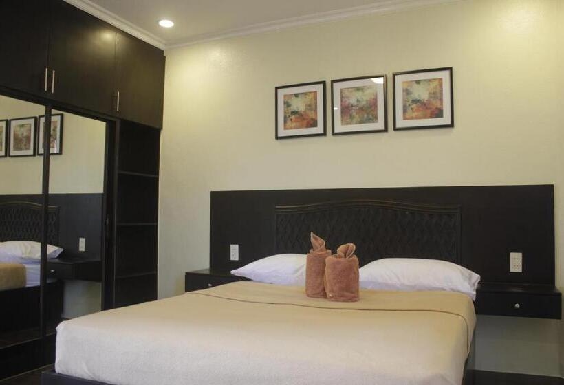 استودیوی سوپریور, Red Knight Gardens