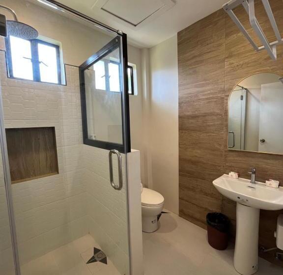 اتاق خانوادگی, Red Knight Gardens